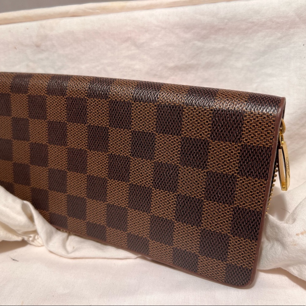 Checkered faux leather zipper bifold wallet brown and tan new without tags
